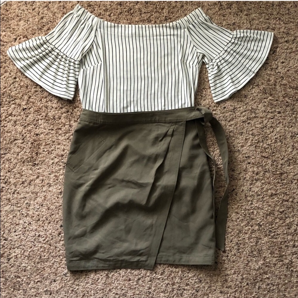 Banana Republic off-shoulder bell sleeve top M